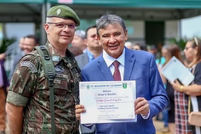 Ex-governador Wellington Dias recebeu o reconhecimento do Exército Brasileiro